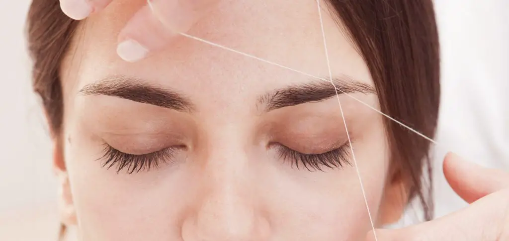 depilación de cejas con hilo paso 5 depilación de cejas con hilo paso 5