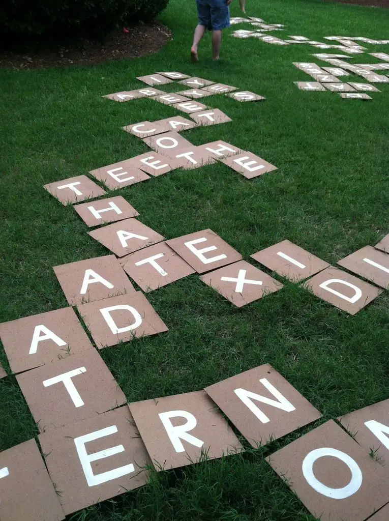 juegos para el dia del niño pisar papeles
