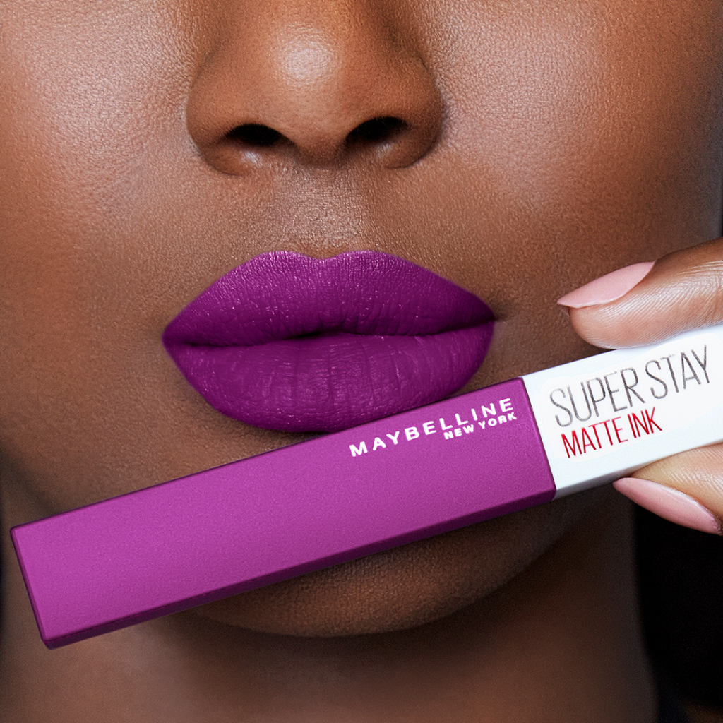 labios morados labial maybelline super stay