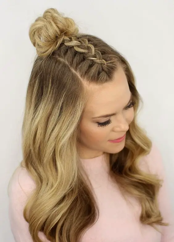 Peinados de media cola con trenza y moño Peinados de media cola con trenza y moño