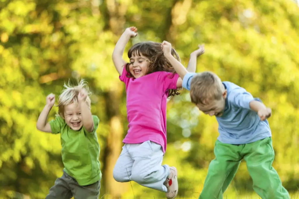 juegos para niños dentro y fuera