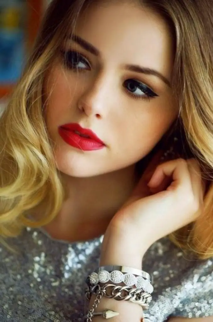 maquillaje para el trabajo labios rojos maquillaje para el trabajo labios rojos
