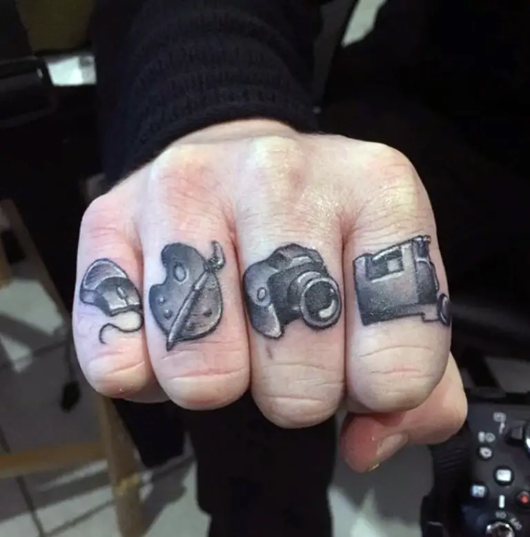 Tatuaje en dedos 