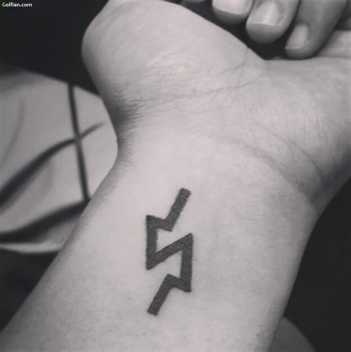 Tatuaje en la muñeca Tatuaje en la muñeca
