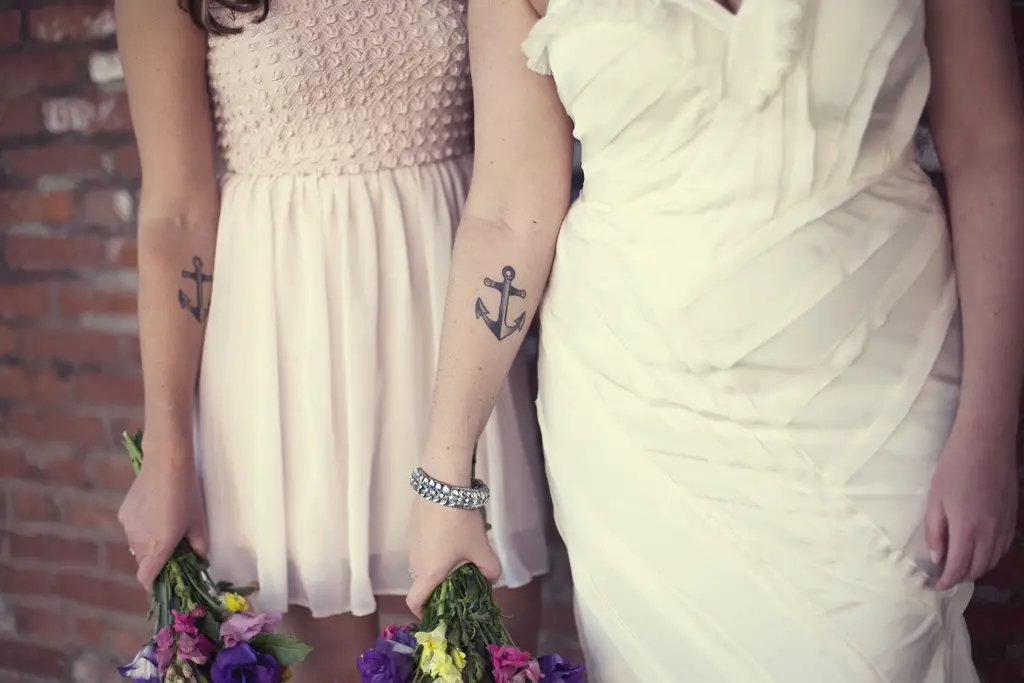 tatuajes pequeños para hermanas anclas