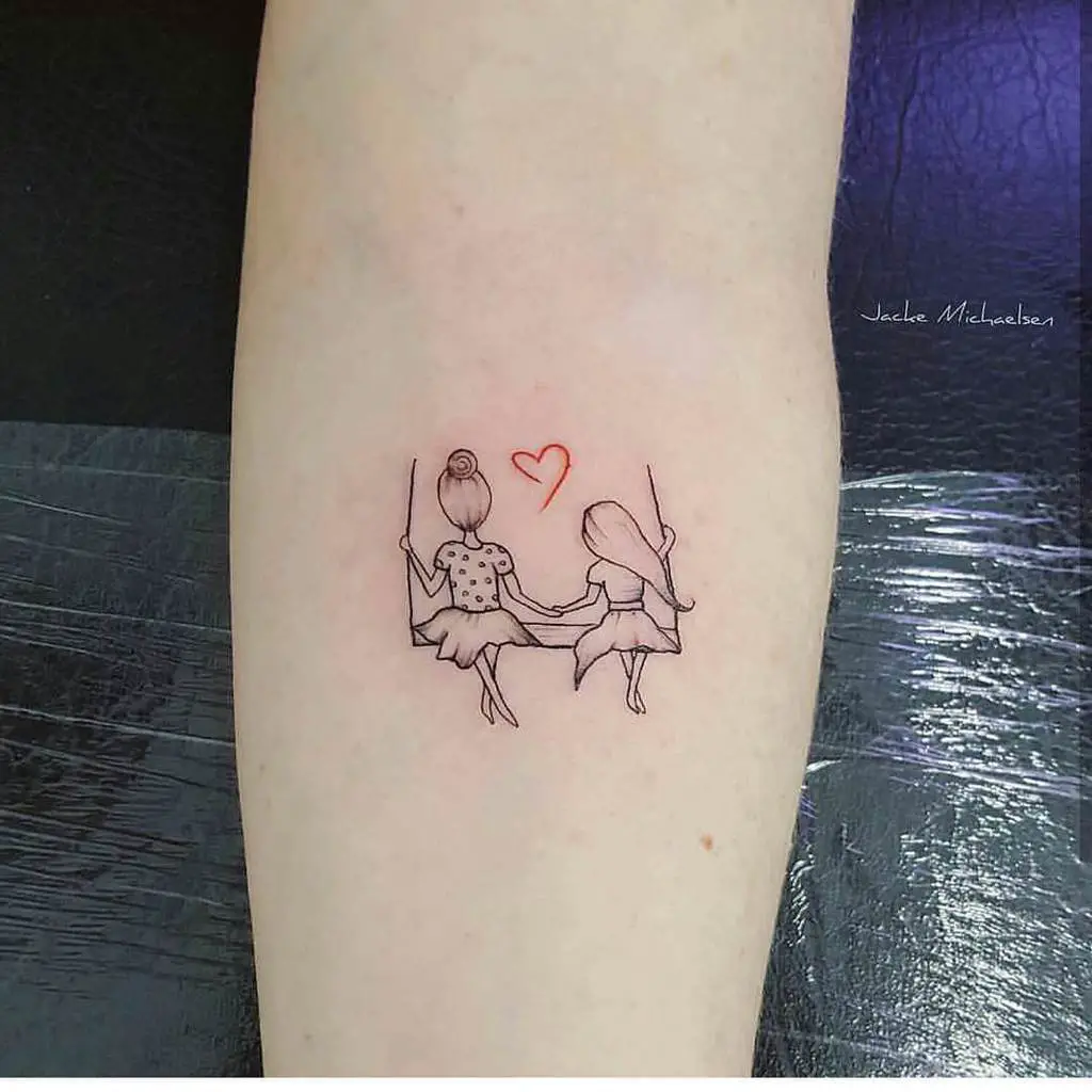 tatuajes pequeños para hermanas juntas
