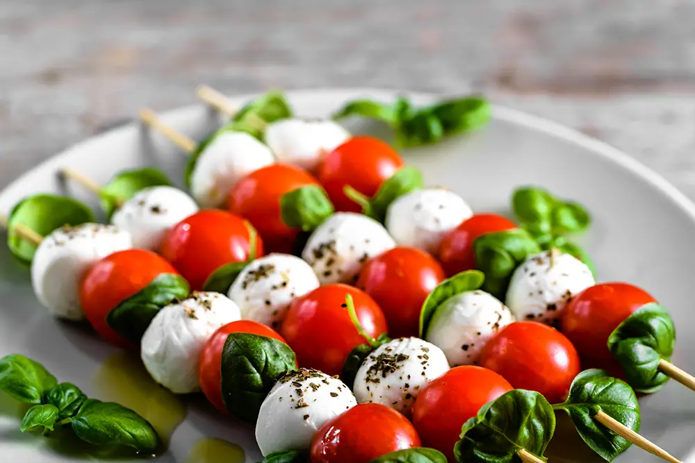 cenas rápidas brochetas frias de tomates cherry y mozz cenas rápidas brochetas frias de tomates cherry y mozz