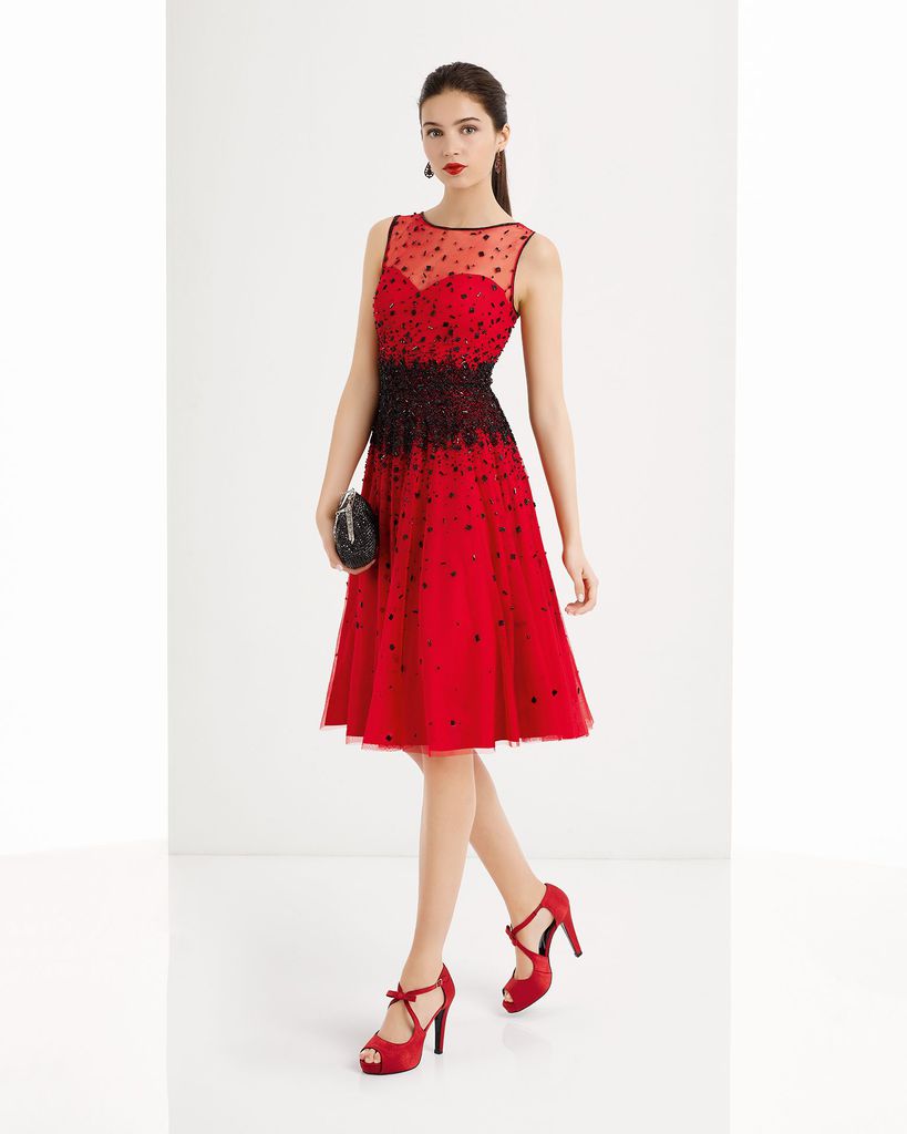 vestido rojo y negro en pedreria