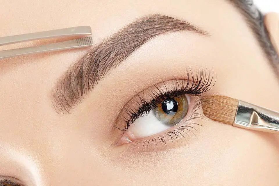 como delinea las cejas herramientas