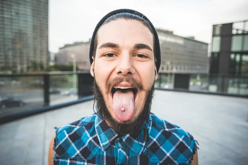 Piercing de lengua para hombres 