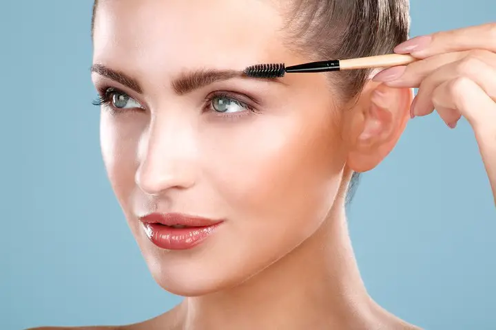 como delinear tus cejas arco