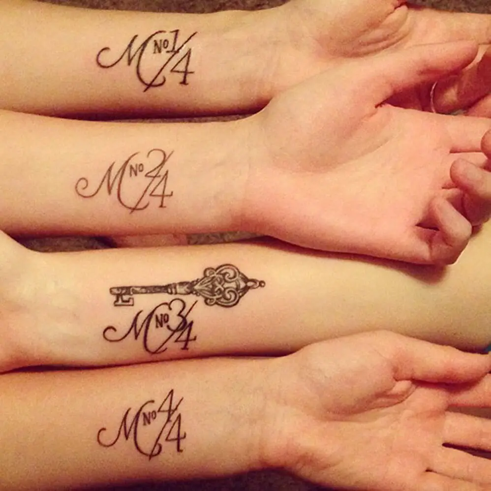 tatuajes pequeños para hermanas numeros