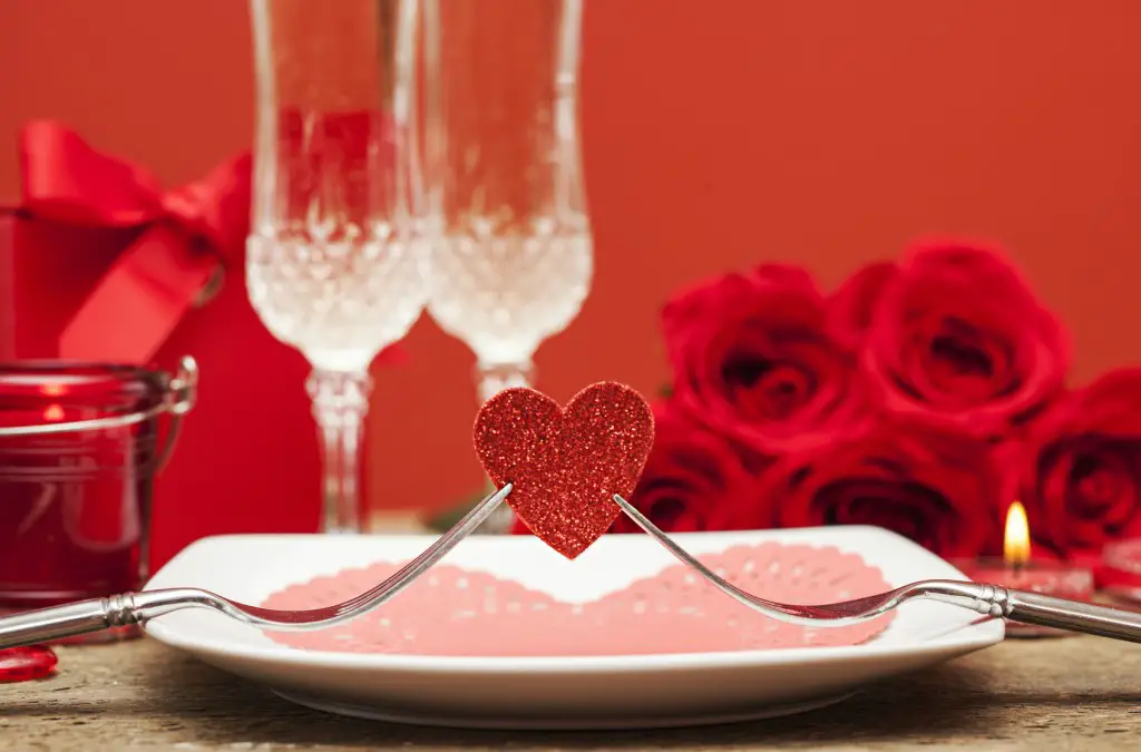 cena romántica para dos en el 14 de febrero