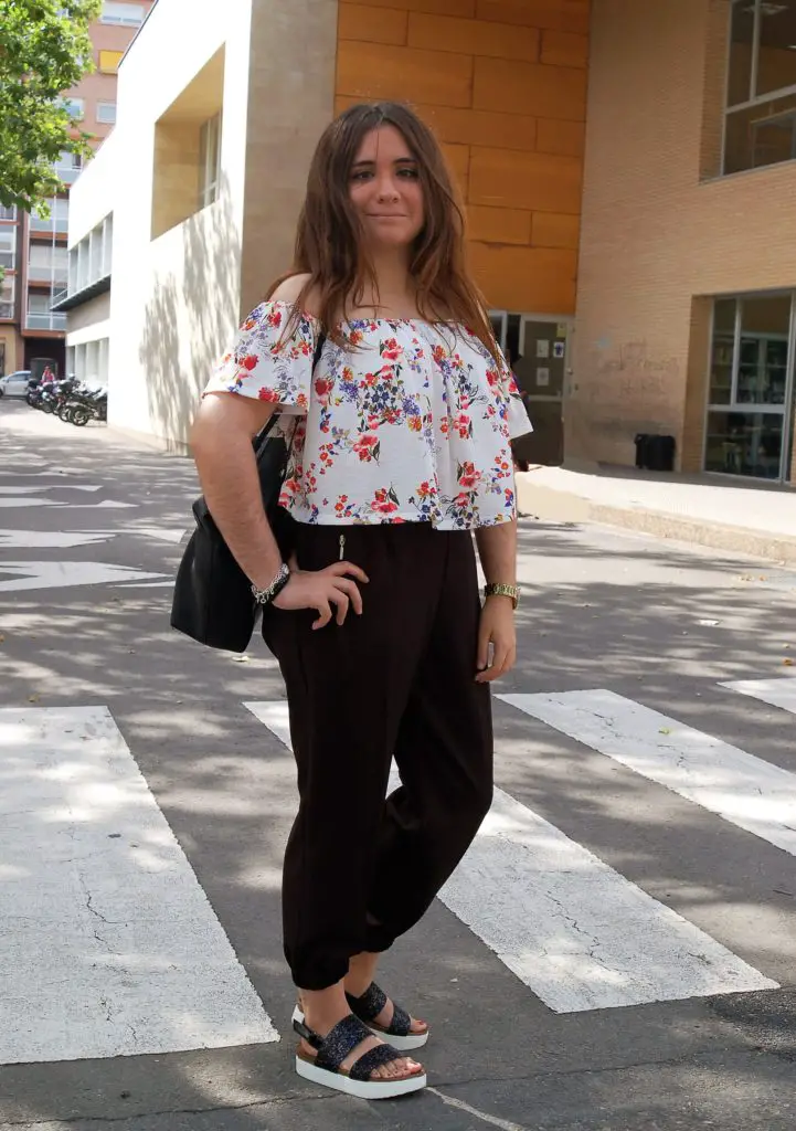 como combinar un pantalon negro