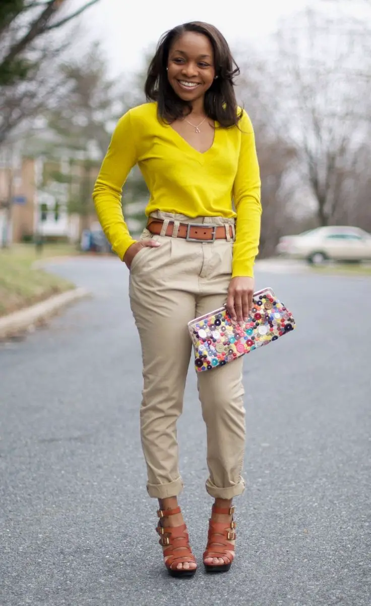 28 Outfits con pantalón beige (casuales y elegantes) que tu jefa envidiara
