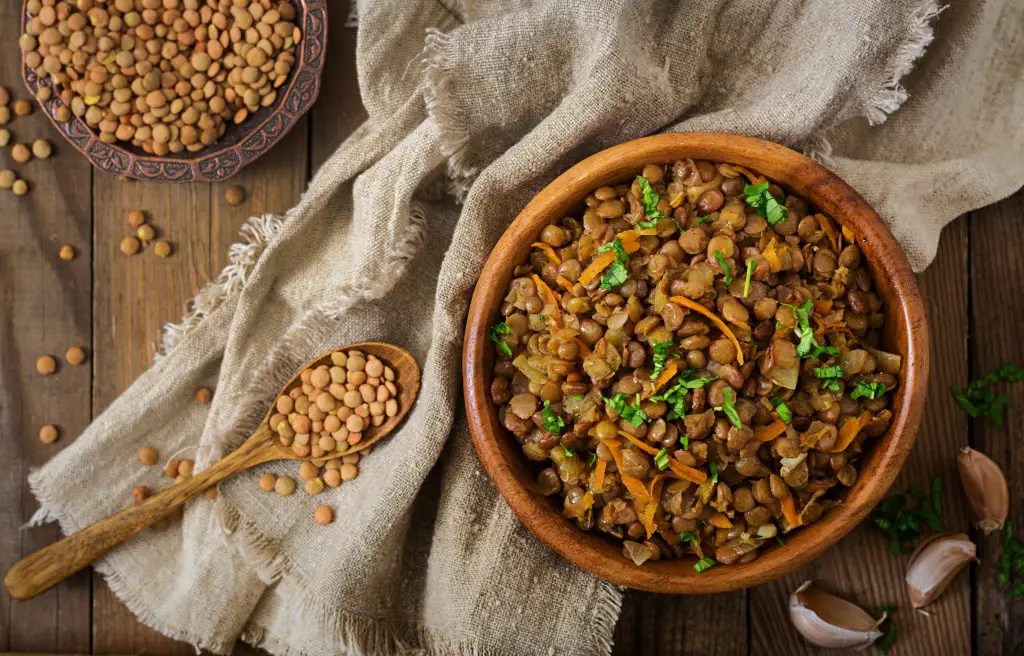 almuerzos saludables lentejas con picadillos casero