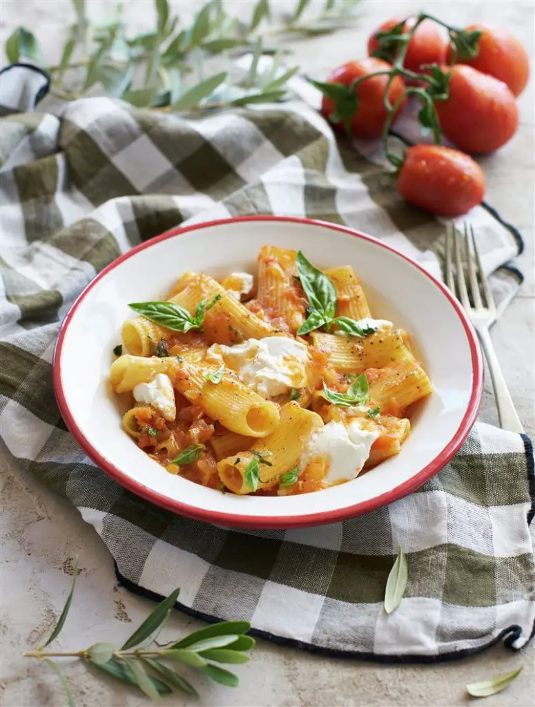 almuerzos saludables pasta rigatoni al horno