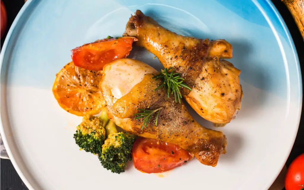 comidas saludables muslos de pollo con verduras