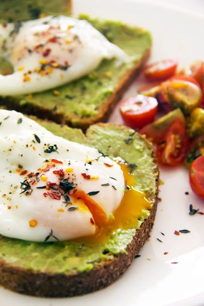 desayunos saludables huevos en tostadas