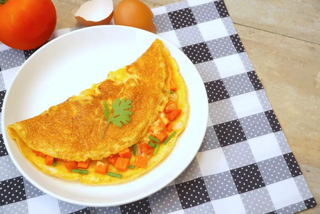 desayunos saludables omelette de huevo y tomate