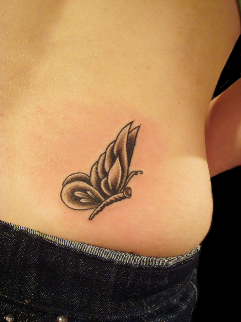 Tatuajes para mujeres en la espalda baja pequeños