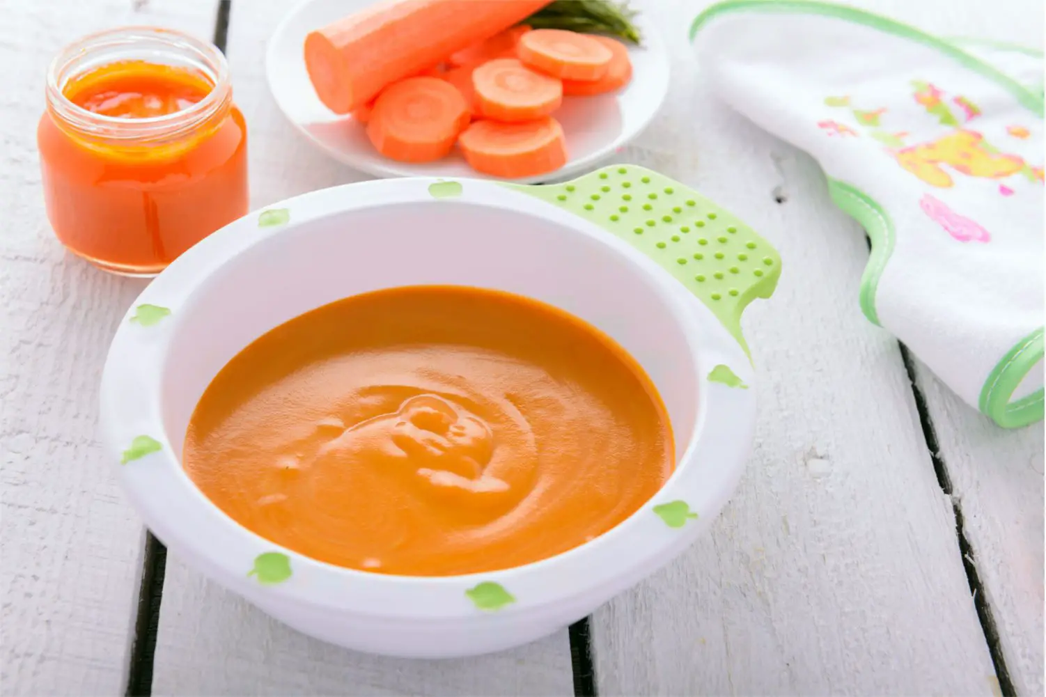 Пюре из овощей приготовление. Морковное пюре. Морковное пюре для грудничка. Пюре из моркови для детей. Овощное пюре из моркови.