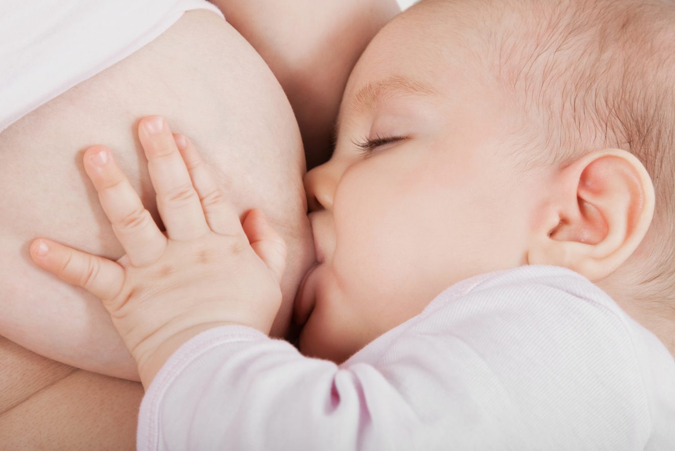 Como saber si mi bebe esta succionando bien el pecho