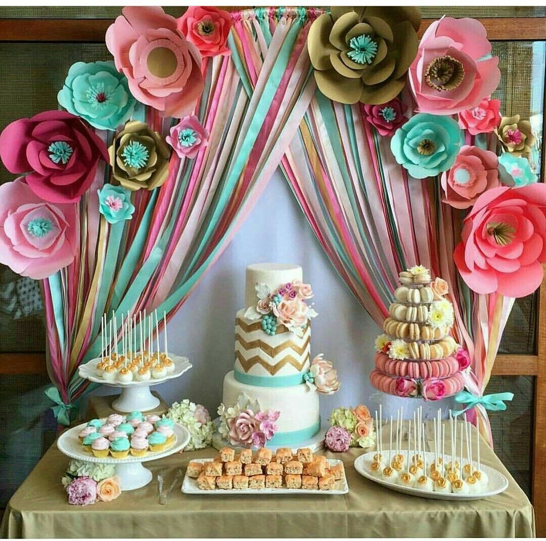Decoración con flores de papel Decoración con flores de papel