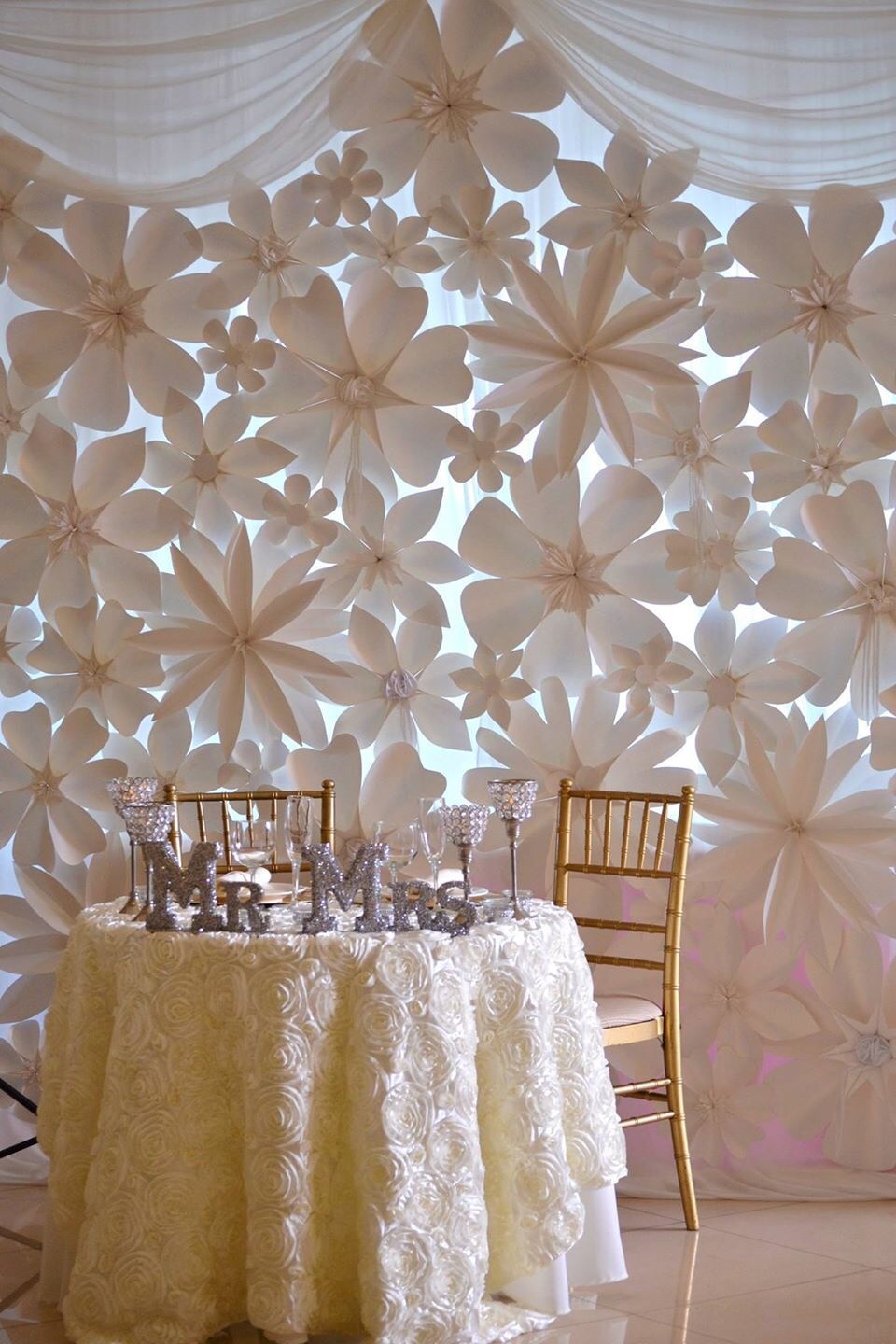 Decoración con flores de papel Decoración con flores de papel