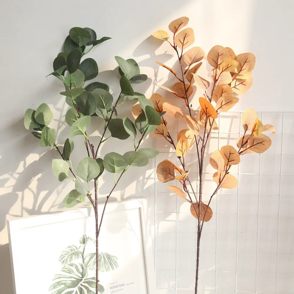 Decoración con hojas de plástico Decoración con hojas de plástico