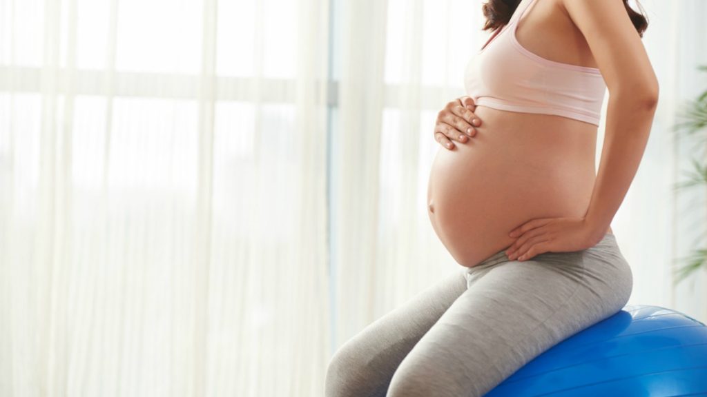 ejercicios con pelota para embarazadas estiramientos