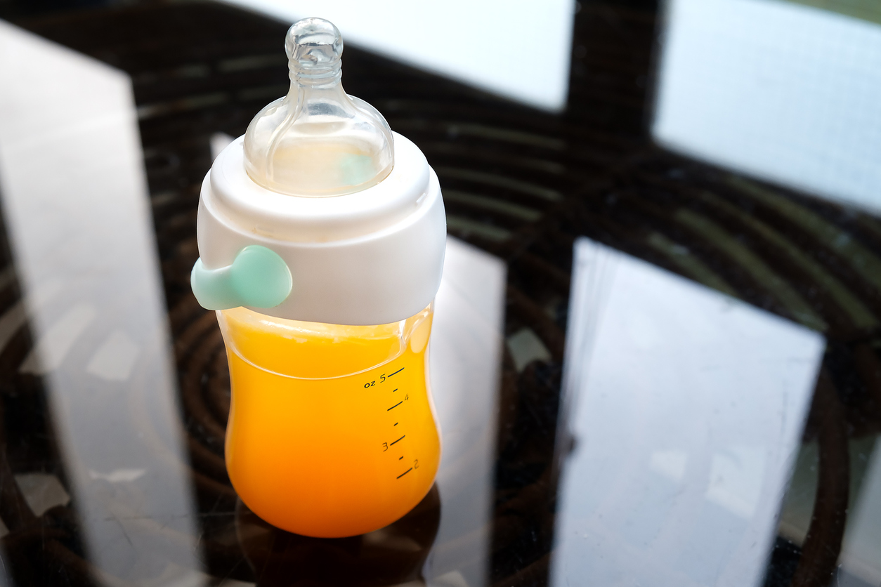 desayunos-para-bebes-de-8-meses-agua-de-manzana-ciruela-y-naranja desayunos-para-bebes-de-8-meses-agua-de-manzana-ciruela-y-naranja
