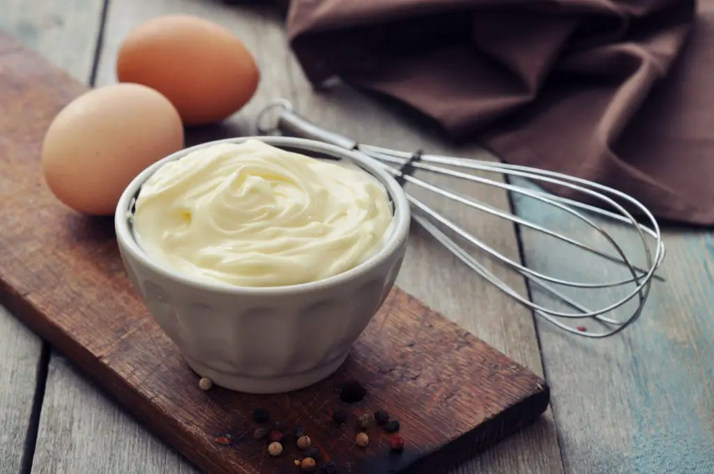 mascarillas para el cabello maltratado mayonesa y huevo