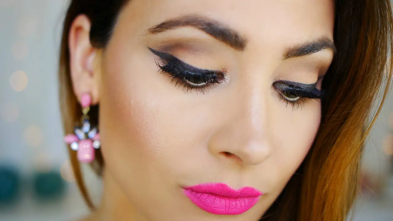 Maquillaje-para-morenas-delineador