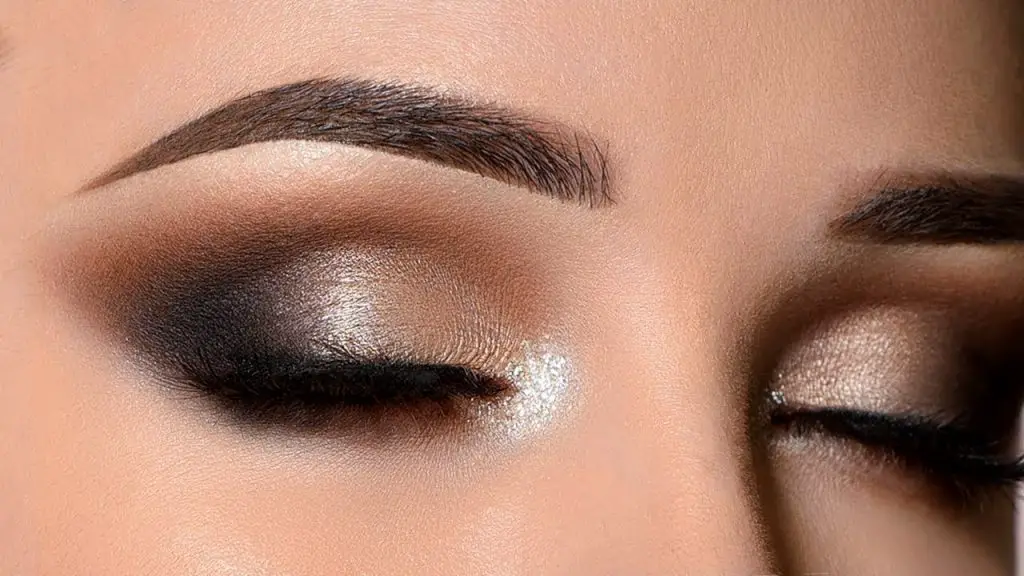 como maquillarse los ojos saltones look 4