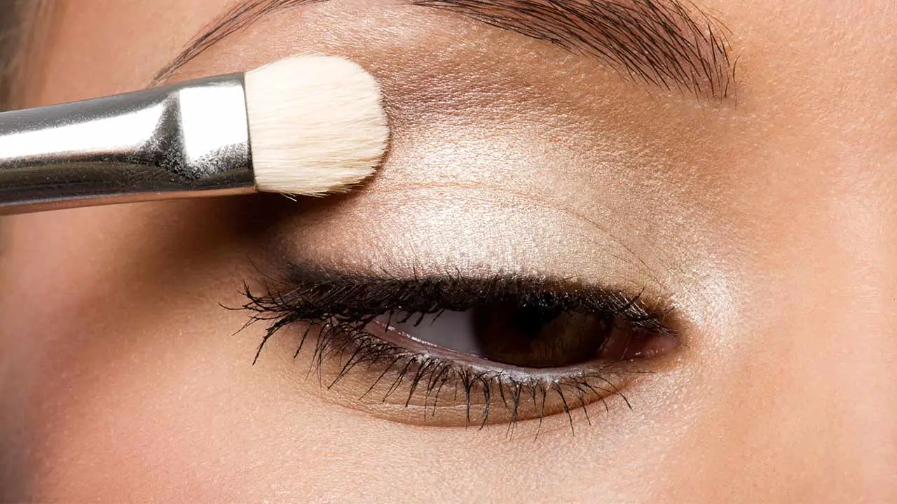 como maquillarse para que se vean los ojos mas grandes SOMBRAS CLARAS como maquillarse para que se vean los ojos mas grandes SOMBRAS CLARAS