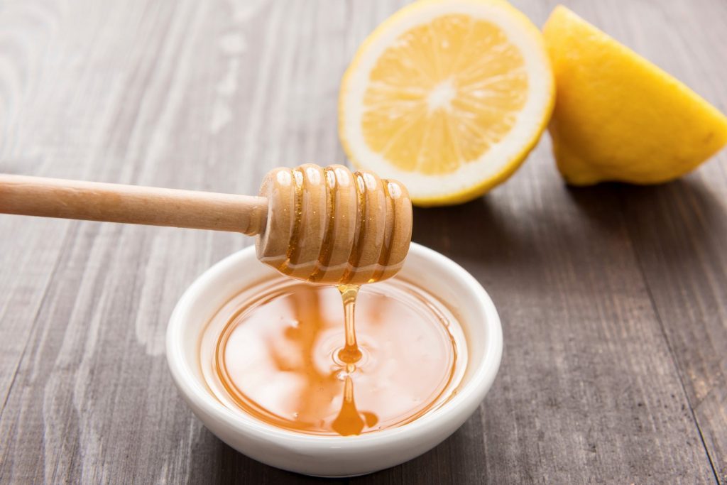 mascarilla para pelo graso limon y miel