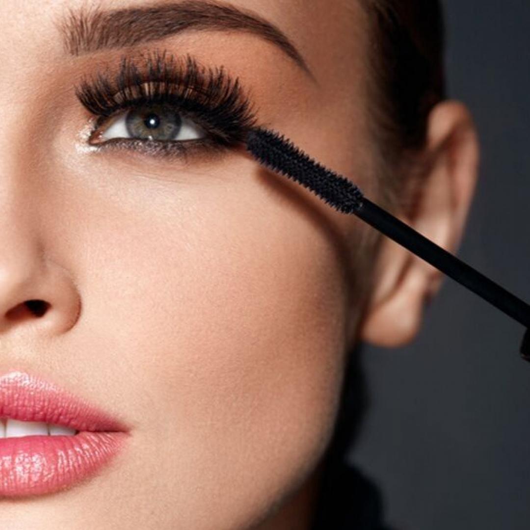 como maquillarse los ojos para que se vean mas grandes mascara de pestanas