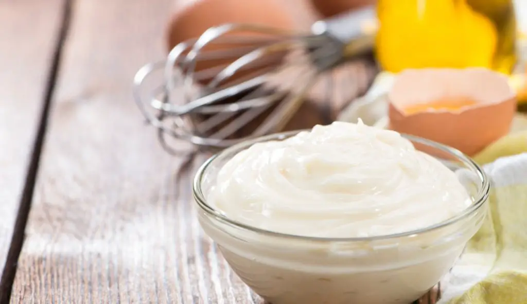 Mascarillas de huevo para el cabello y mayonesa