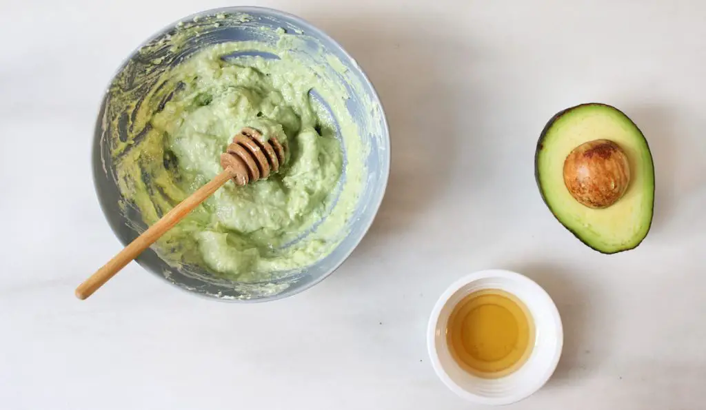 mascarillas para la cara de aguacate y aceite de almendras