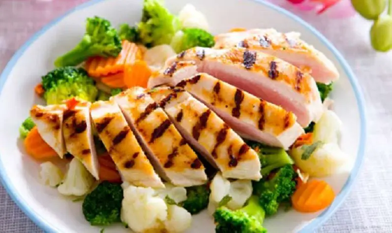 Menú para bajar de peso Antes de comenzar con cualquier régimen dietético e iniciar con alguno menú para bajar de peso, debes consultar a tu nutricionista de confianza si en tu caso puedes seguir ese régimen, de esta forma si lo acompañas con una buena rutina de ejercicios los resultados será sorprendentes.