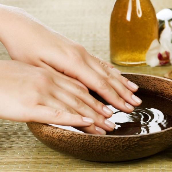 Uñas con punta de color Uñas con punta de color