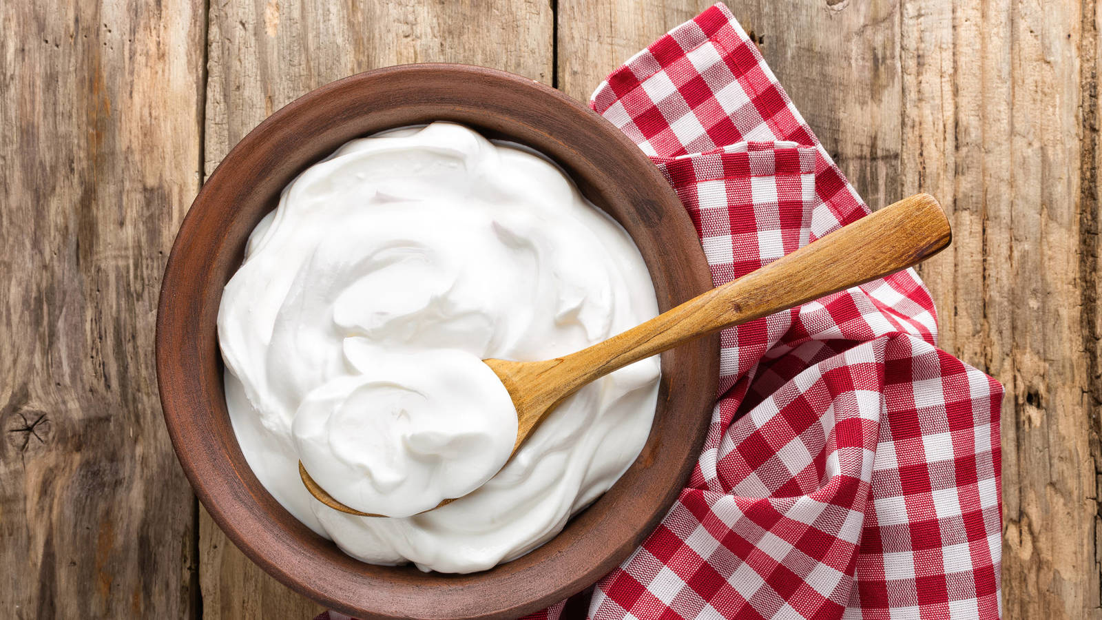 granizo Hablar con Pisoteando 12 Mascarillas de yogurt para el cabello que lo dejarán hidratado y suave