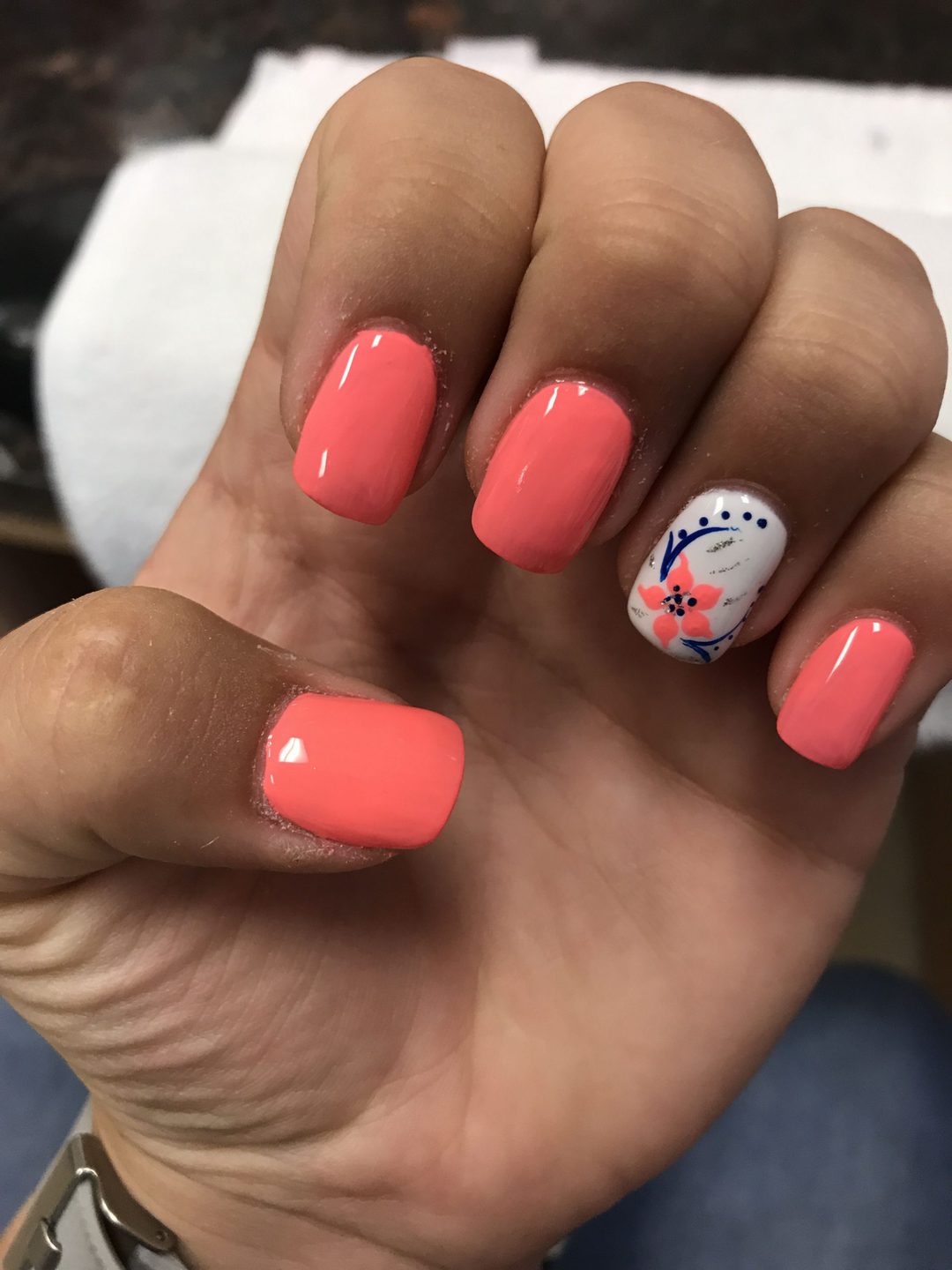 Uñas color coral Uñas color coral