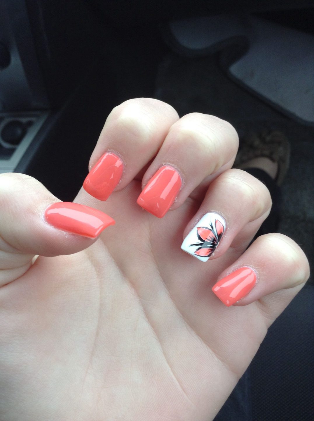 Uñas color coral Uñas color coral