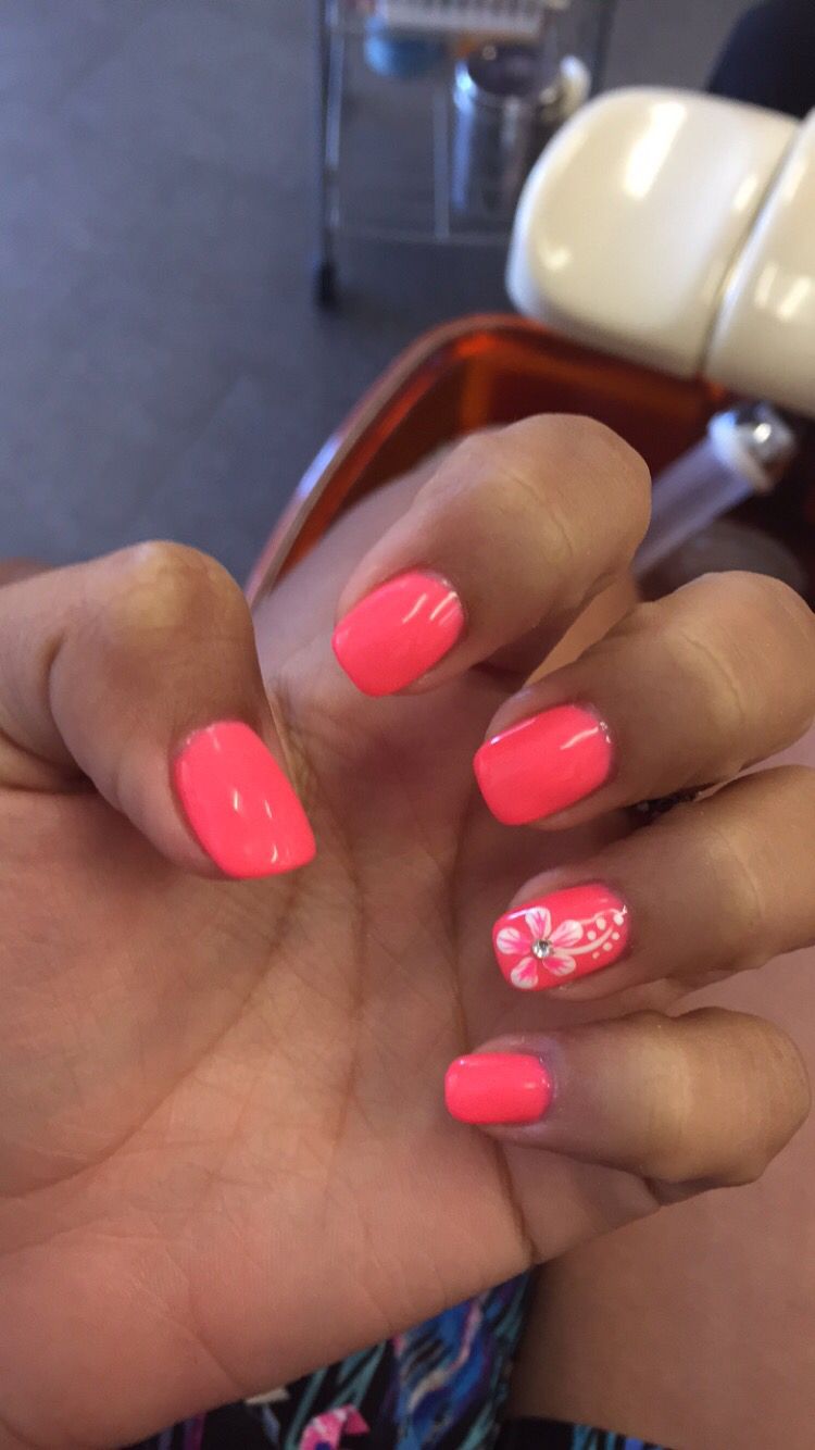 Uñas color coral Uñas color coral