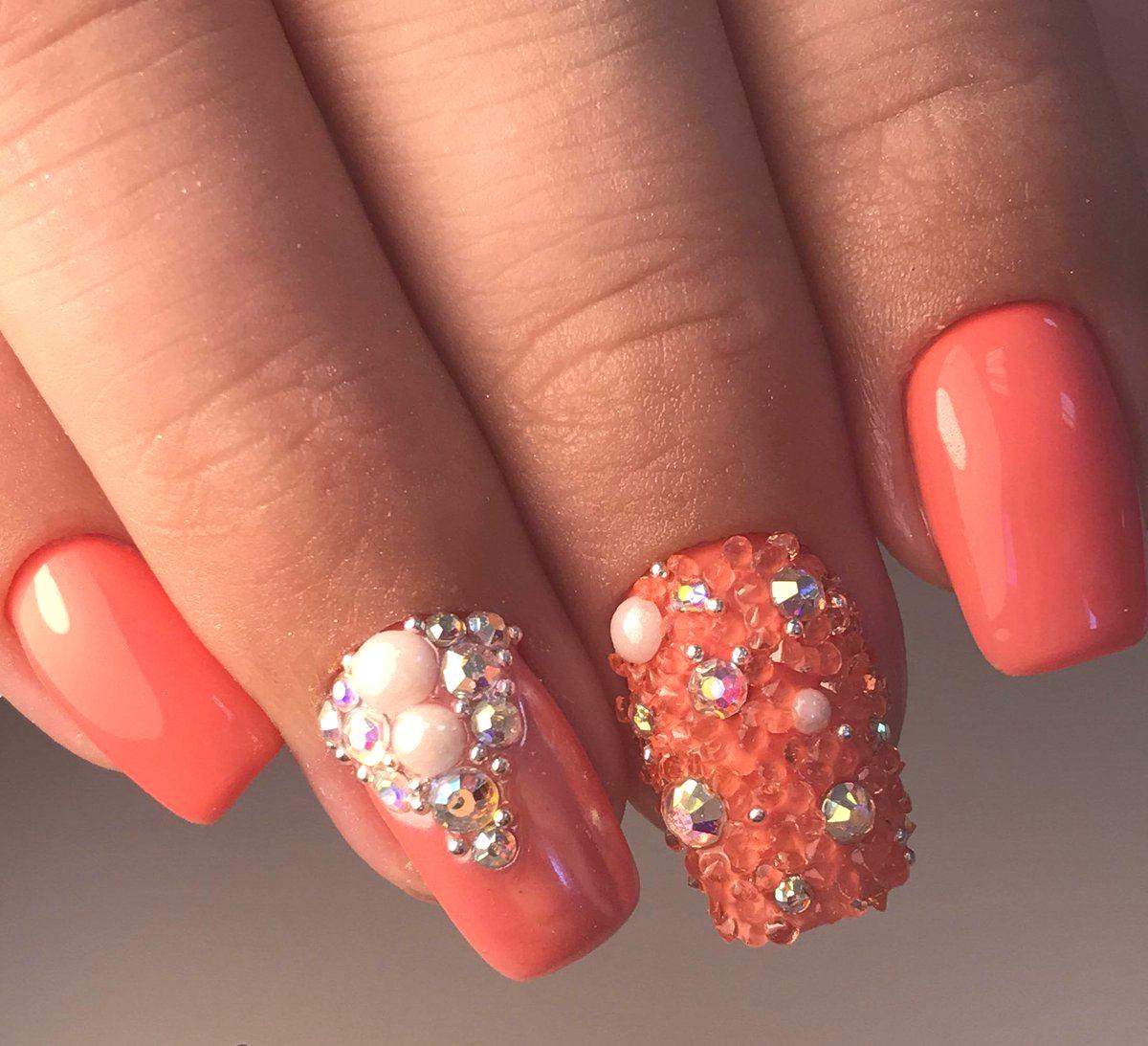 Uñas color coral Uñas color coral