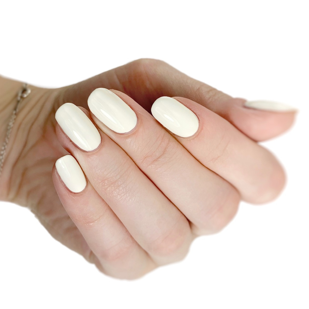 Uñas color crema Uñas color crema