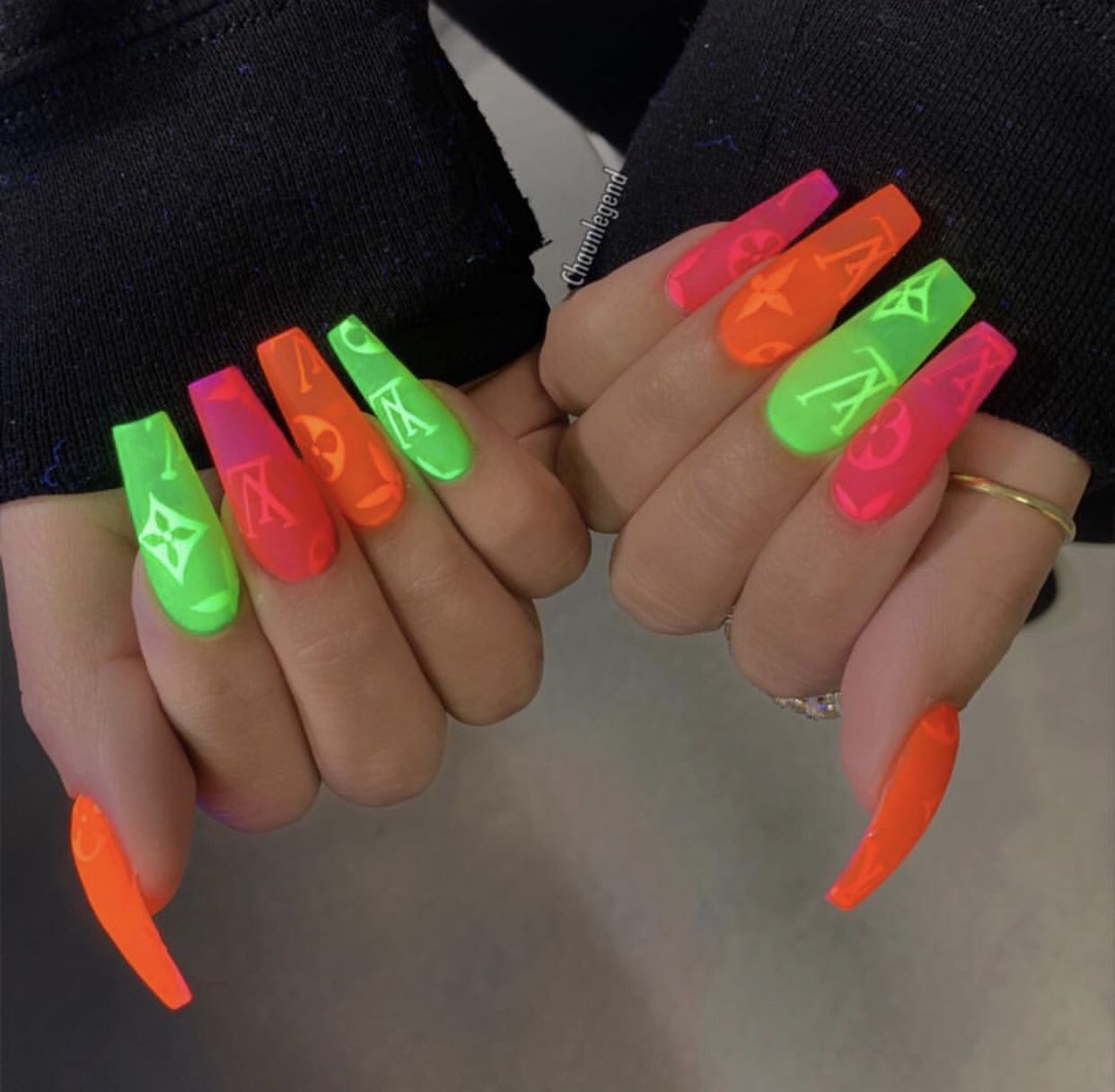 Uñas color neón Uñas color neón