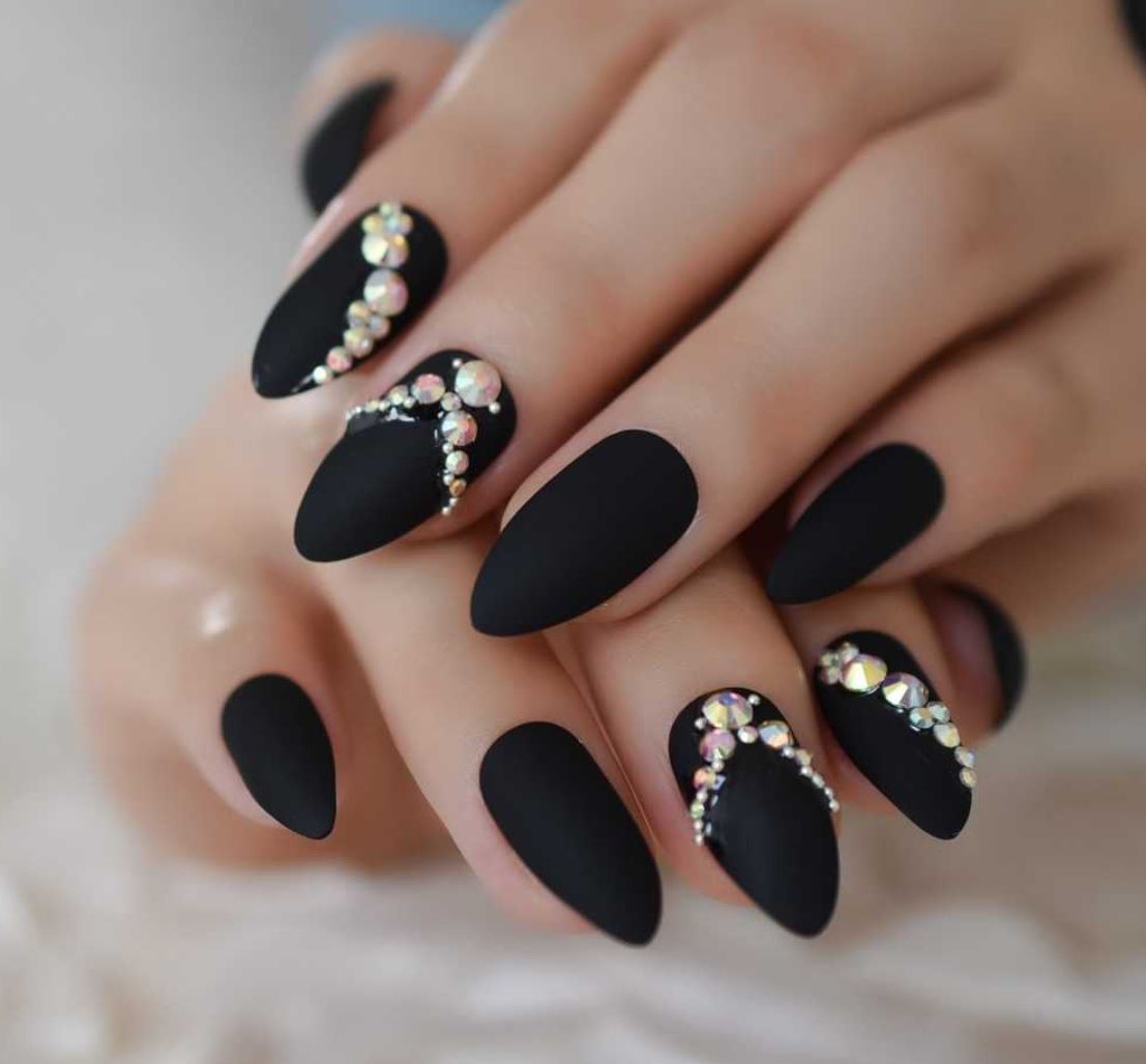 Uñas con diamantes Uñas con diamantes